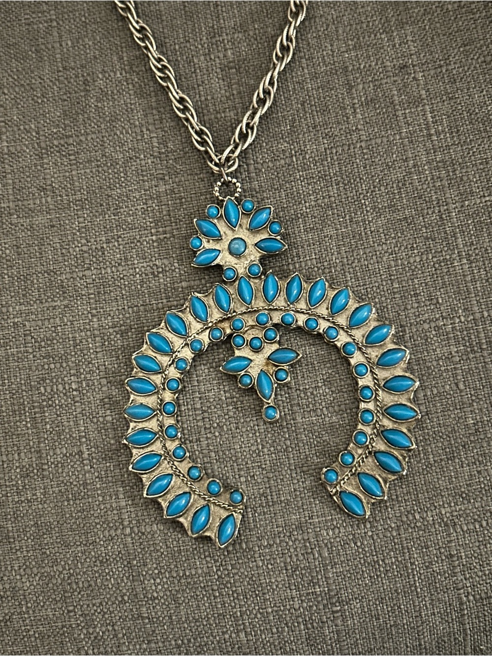 Turquoise colored vintage silver plated southwest fashion Pendant Necklace